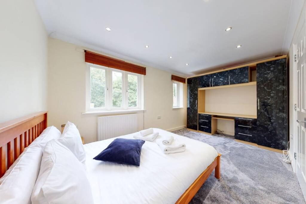 Super 2 Bed House With Privategarden London Exterior photo