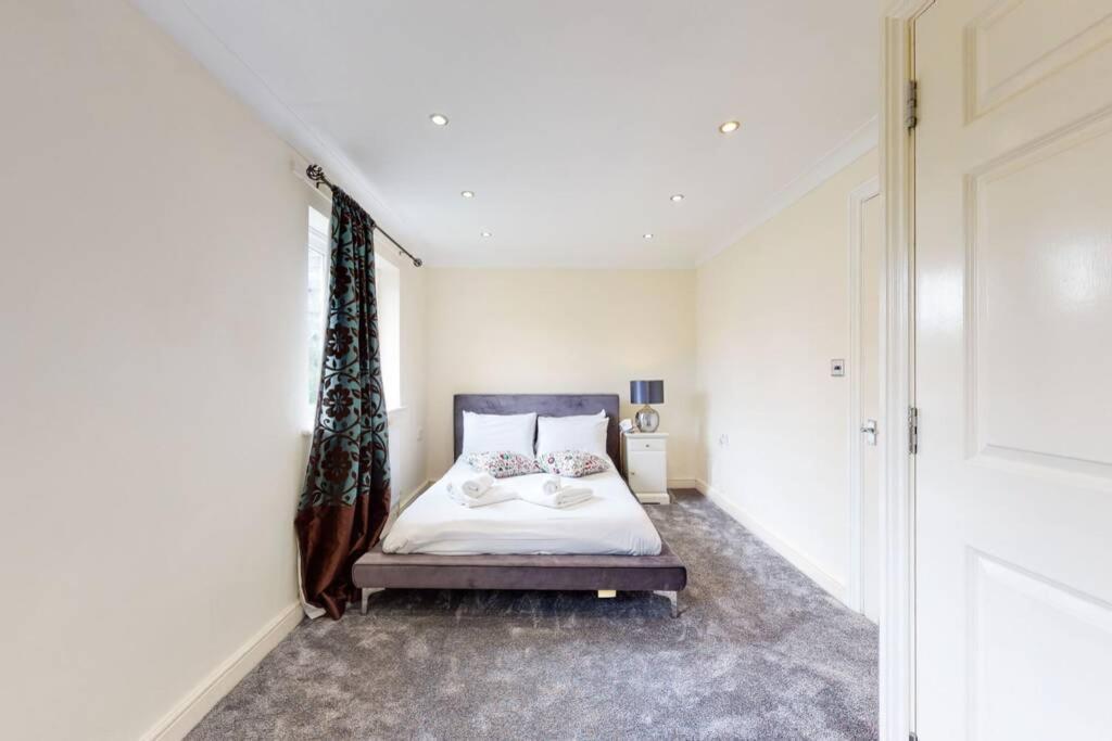 Super 2 Bed House With Privategarden London Exterior photo