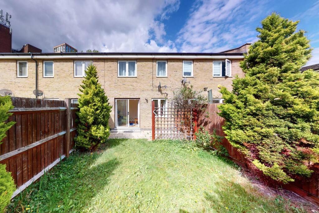Super 2 Bed House With Privategarden London Exterior photo