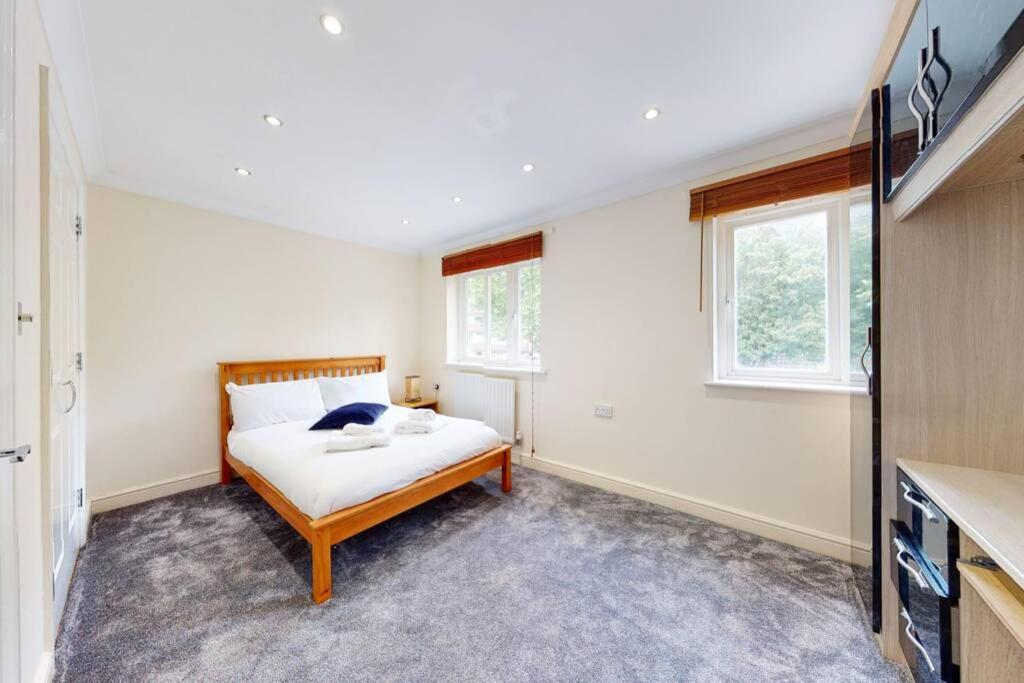 Super 2 Bed House With Privategarden London Exterior photo